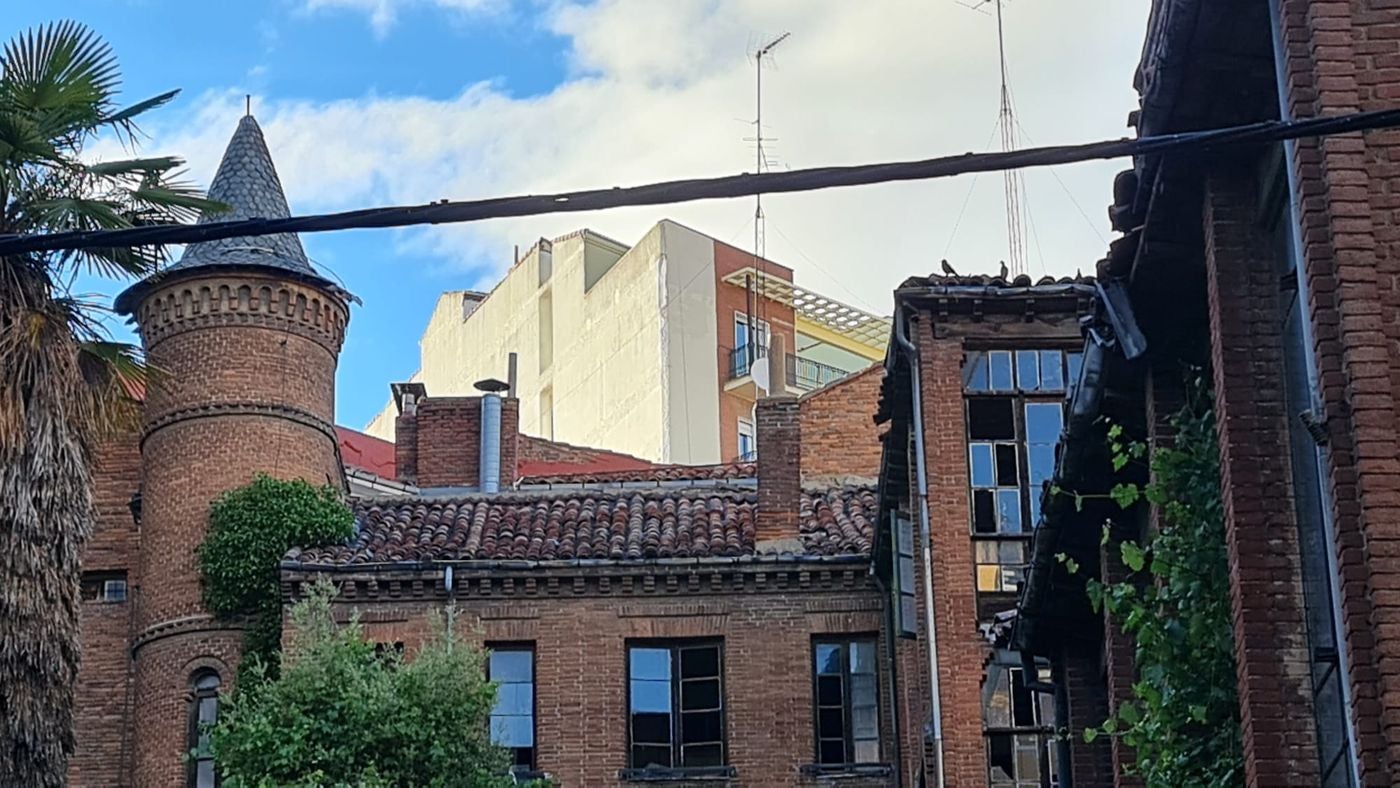 Tras meses de negociaciones un neurocirujano leonés llega a un acuerdo con la propiedad para hacerse con este inmueble protegido en una operación que alcanzará los diez millones de euros.