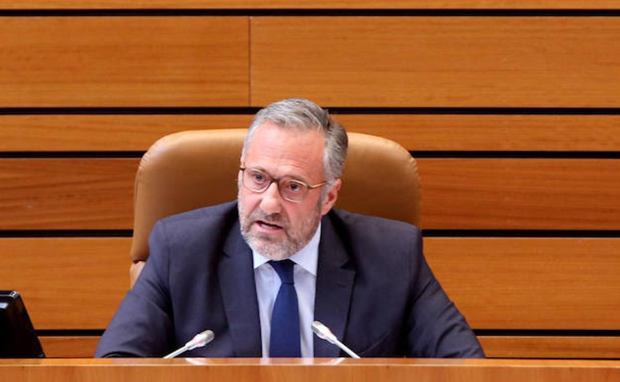 Carlos Pollán, presidente de las Cortes, en el pleno de este martes.