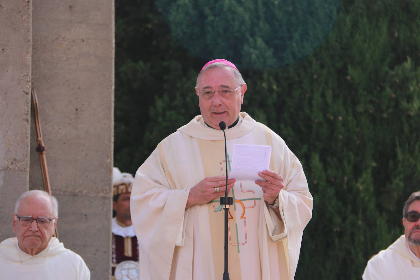 La celebración volvía a 'salir' al parque anexo a la Basílica, tras unos años donde las restricciones obligaron a llevarla a cabo en el interior del templo.