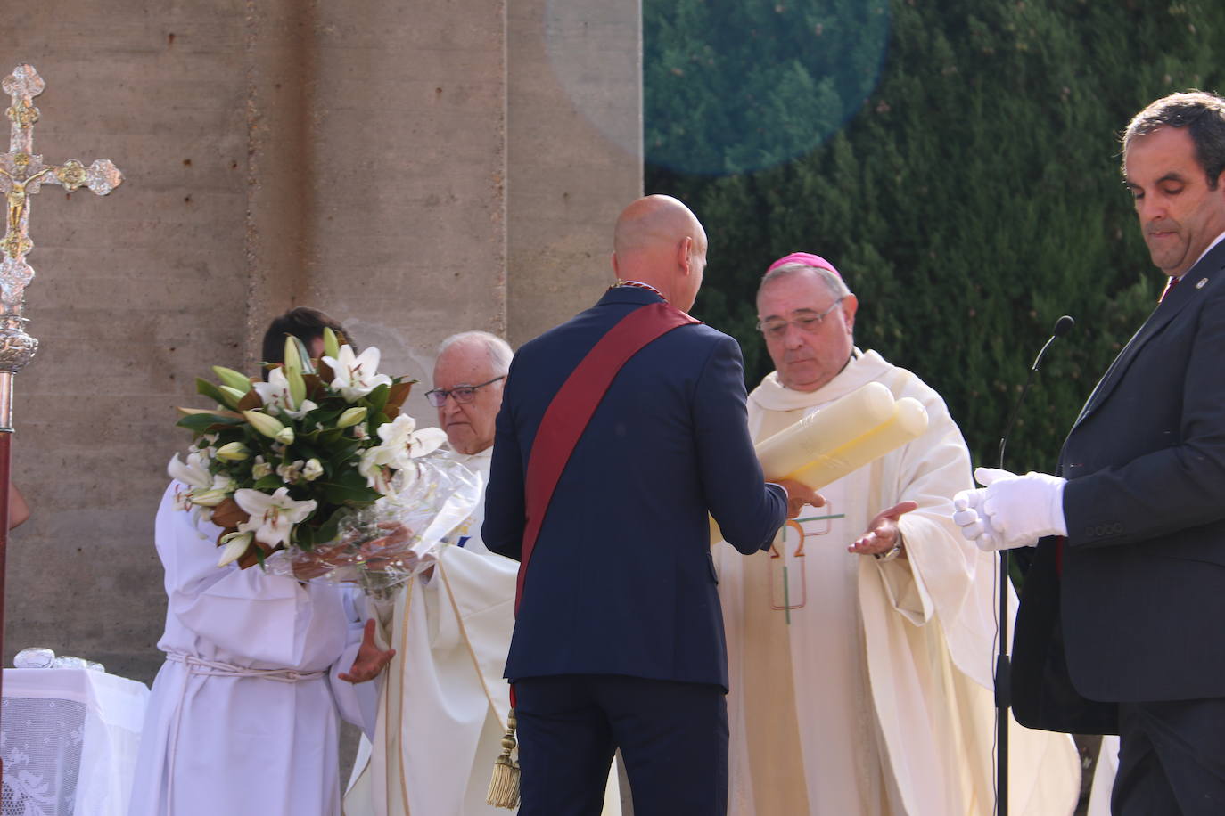 La celebración volvía a 'salir' al parque anexo a la Basílica, tras unos años donde las restricciones obligaron a llevarla a cabo en el interior del templo.