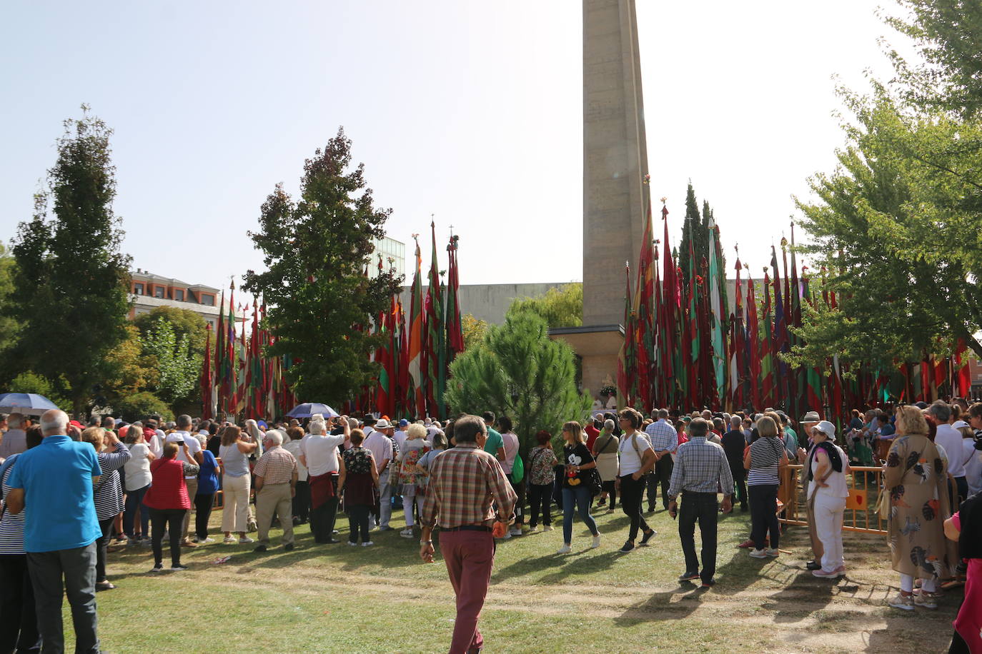 La celebración volvía a 'salir' al parque anexo a la Basílica, tras unos años donde las restricciones obligaron a llevarla a cabo en el interior del templo.