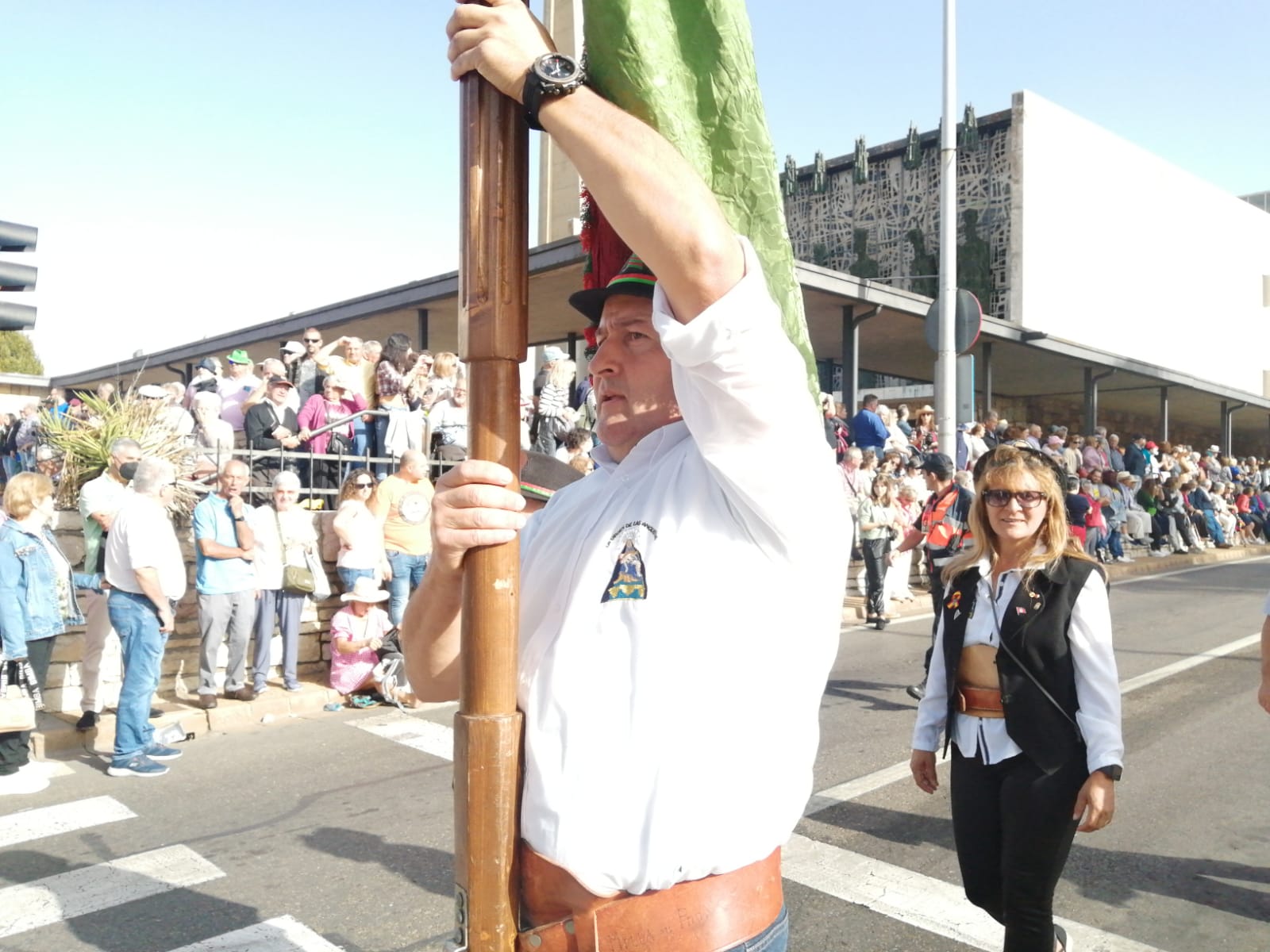 Pendones, carros engalanados y más de 50.000 romeros protagonizan el gran día de las festividades de San Froilán