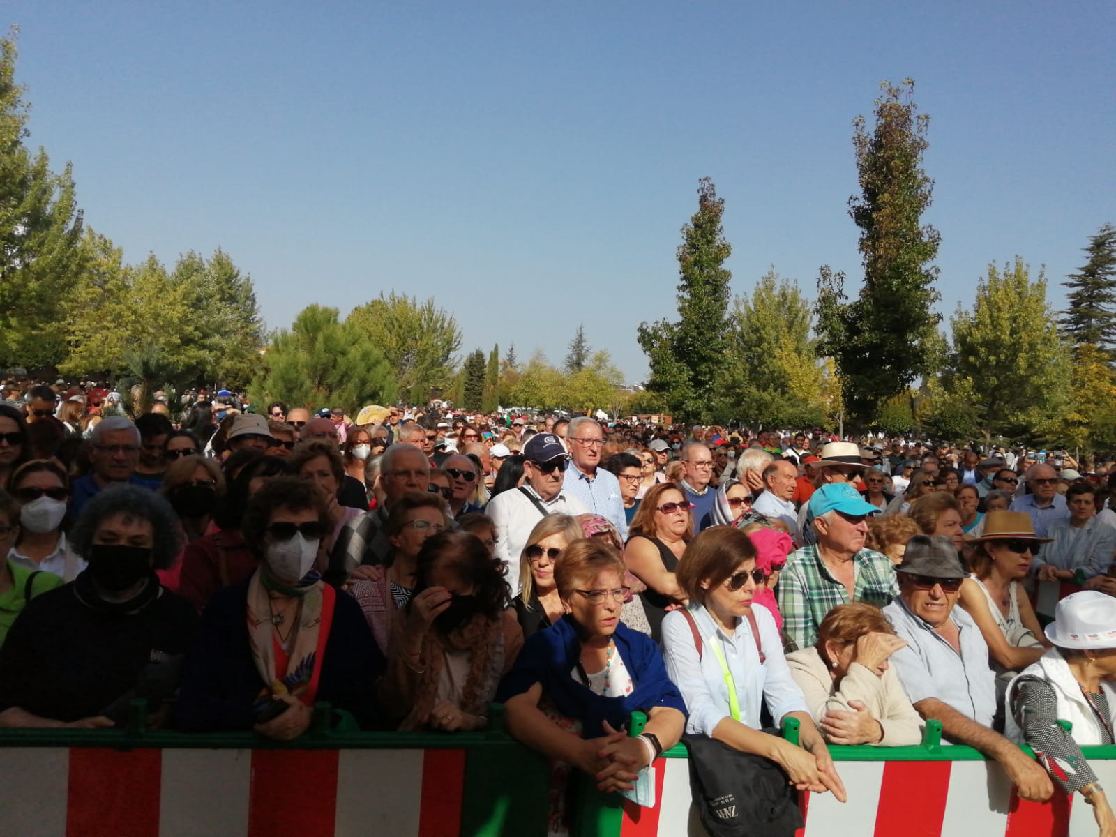 Pendones, carros engalanados y más de 50.000 romeros protagonizan el gran día de las festividades de San Froilán