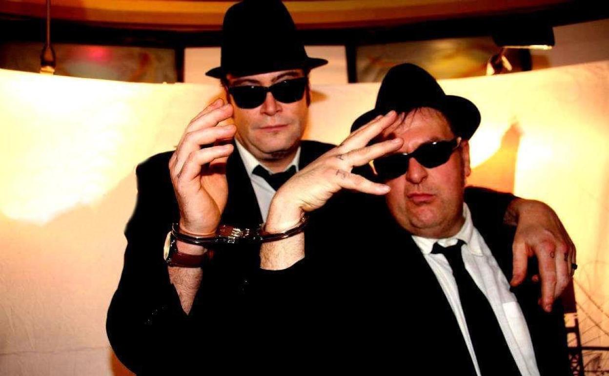 Javier Arias, el Doctor Bogarde volverá a cerrar un año más el Oktober coyantino con su «The Blues Bros. Tribute»