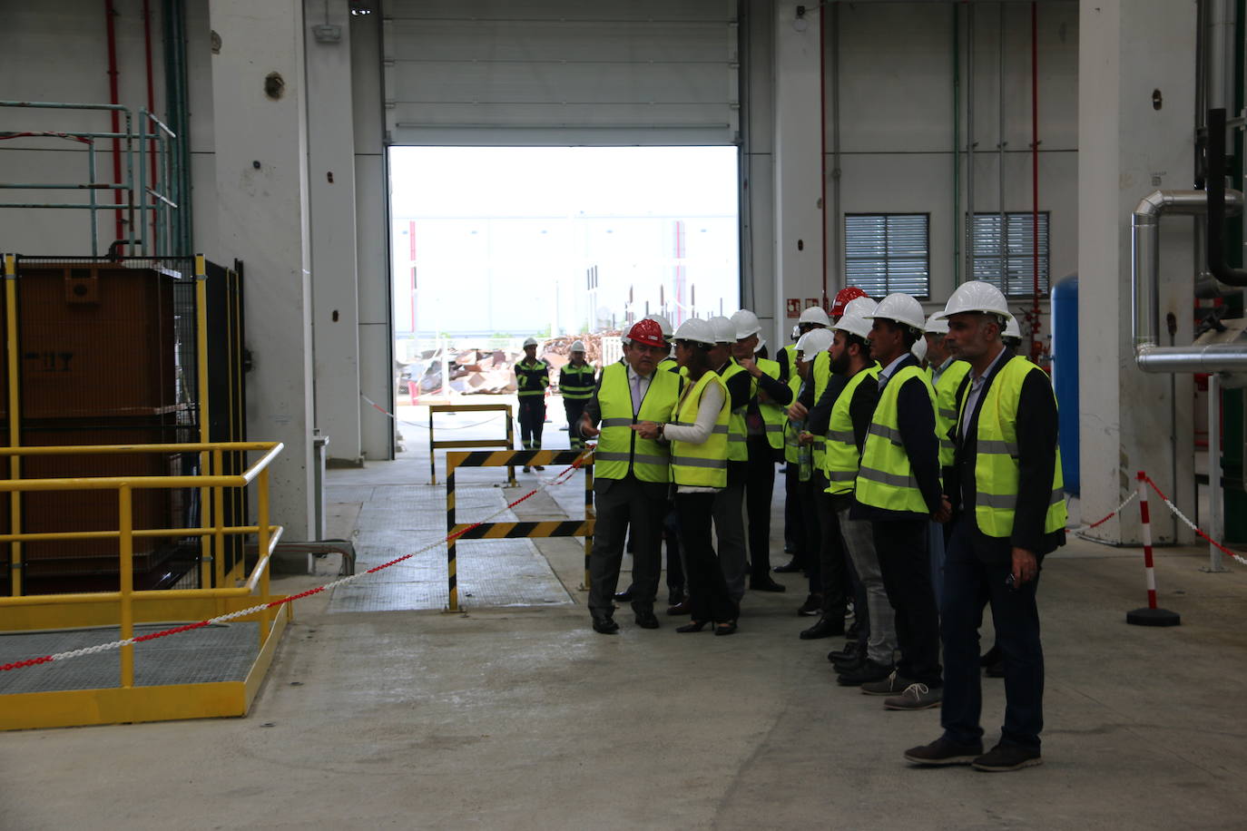 Visita institucional a la planta siderúrgica del grupo NSR en Villadangos del Páramo. 