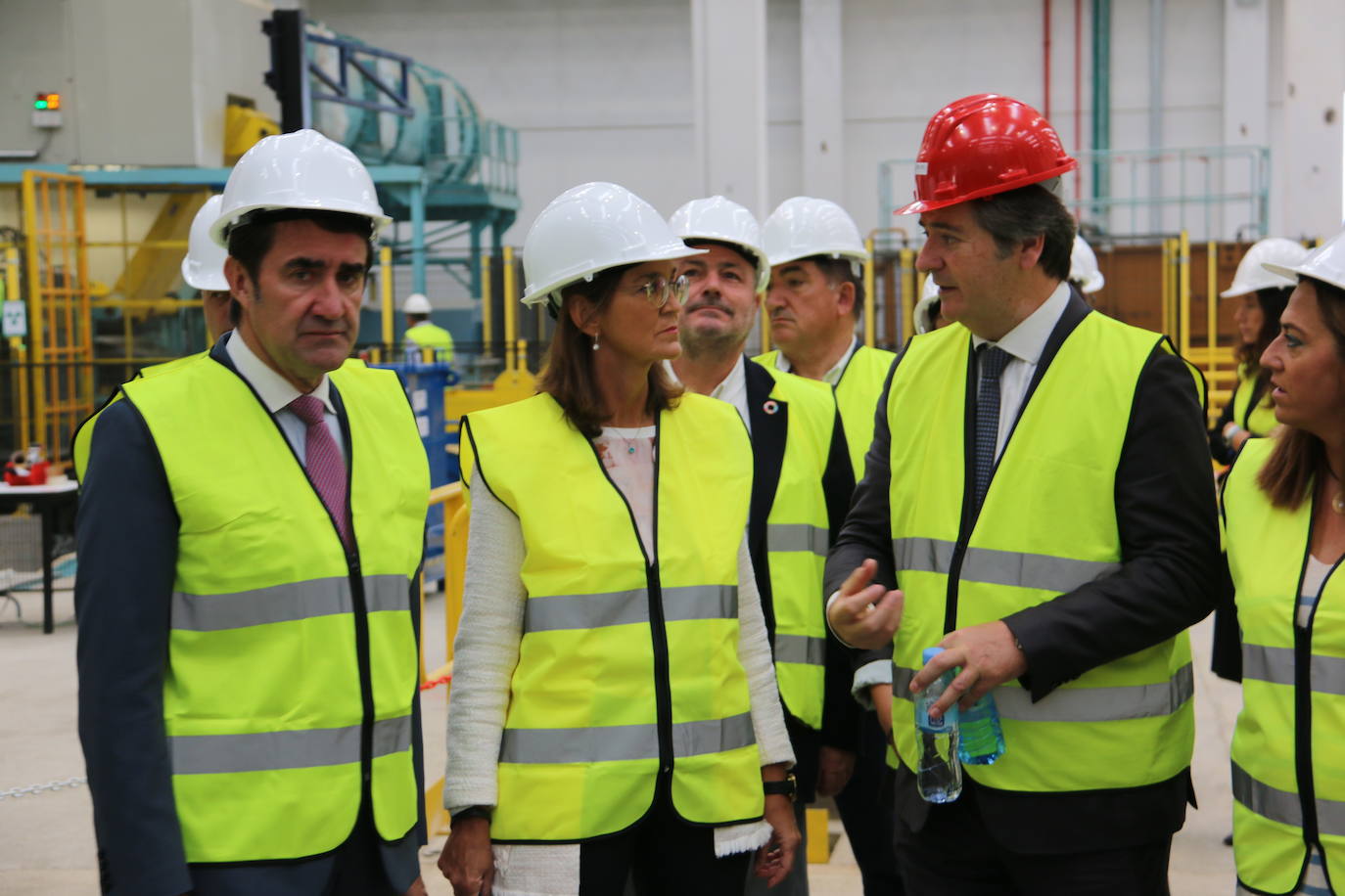 Visita institucional a la planta siderúrgica del grupo NSR en Villadangos del Páramo. 