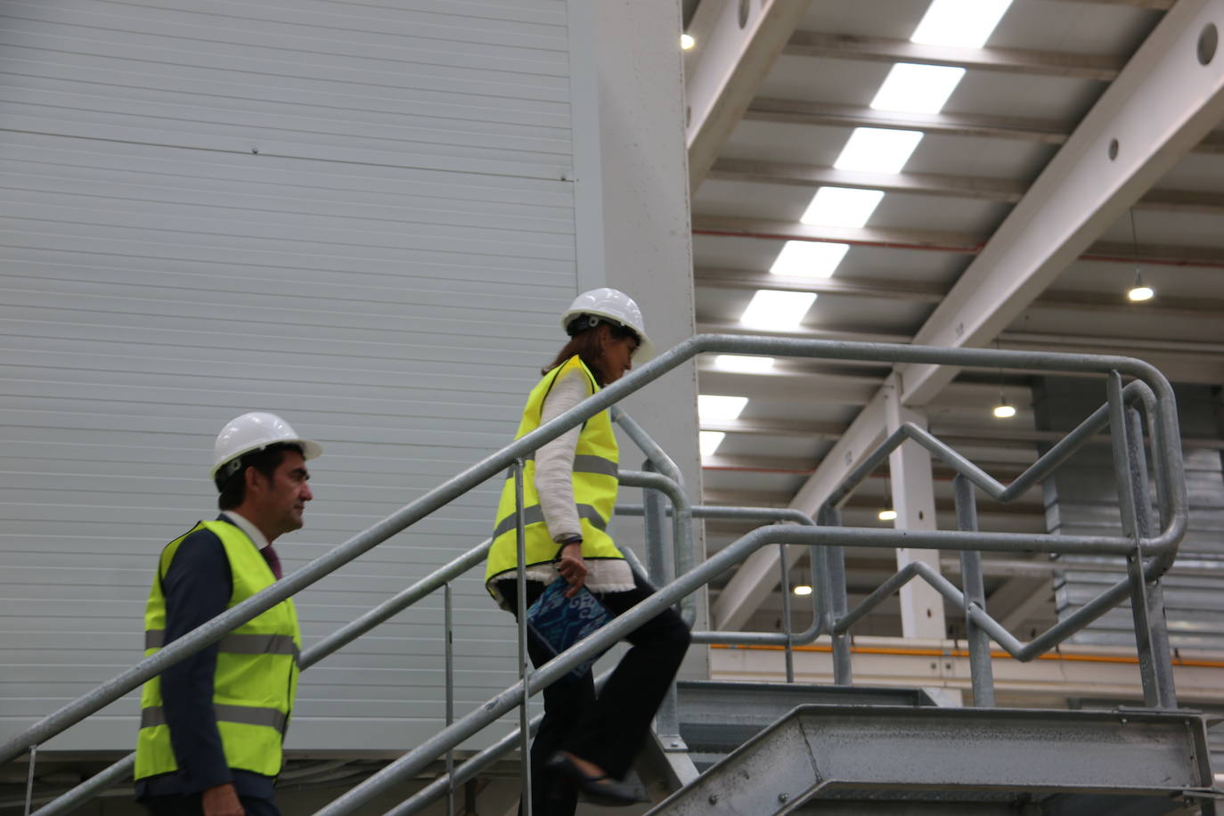 Visita institucional a la planta siderúrgica del grupo NSR en Villadangos del Páramo. 