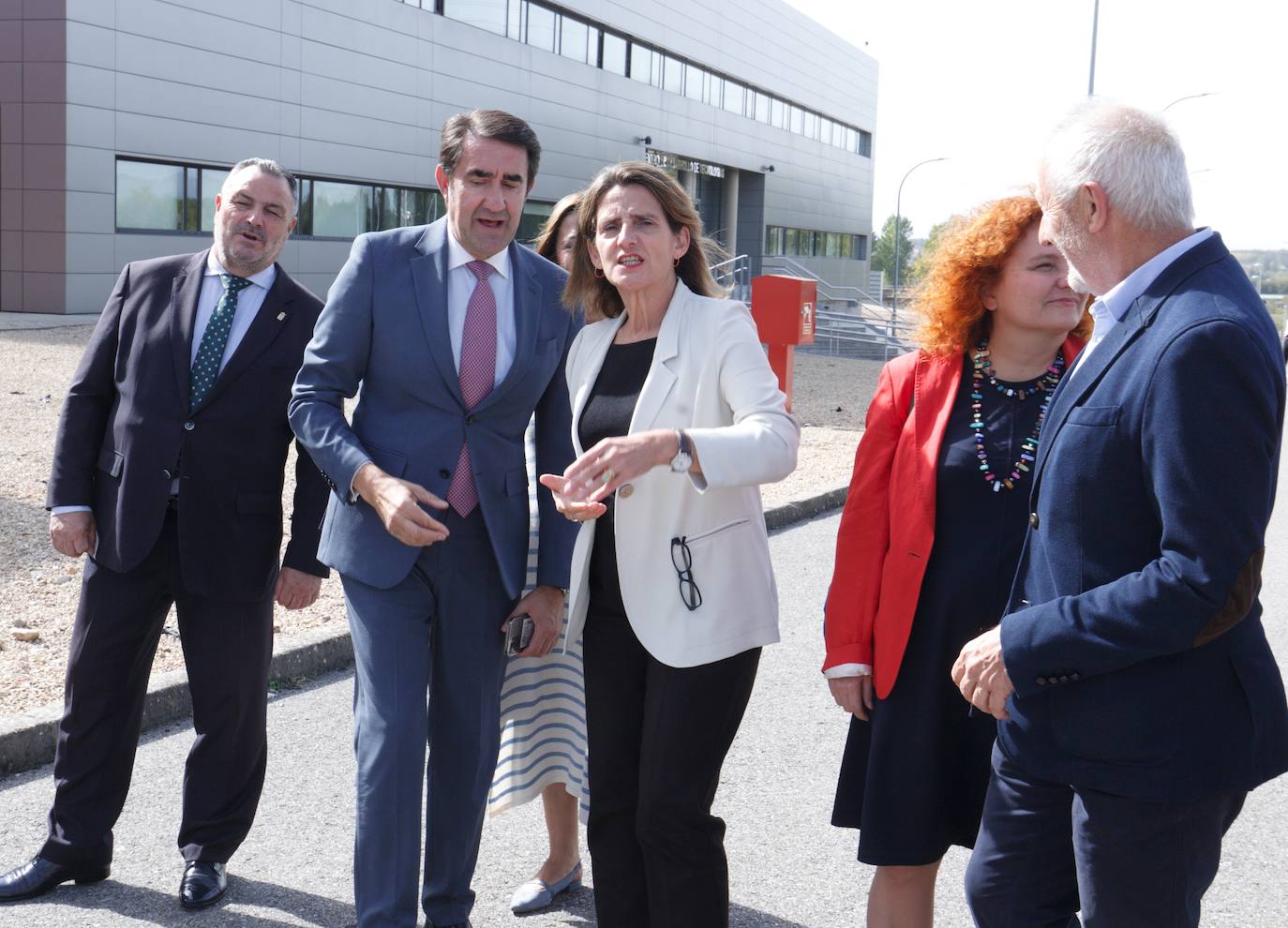 La vicepresidenta del Gobierno y ministra para la Transición Ecológica y el Reto Demográfico, Teresa Ribera, durante su visita las instalaciones de la Fundación Ciudad de la Energía, Ciuden, en Cubillos del Sil.