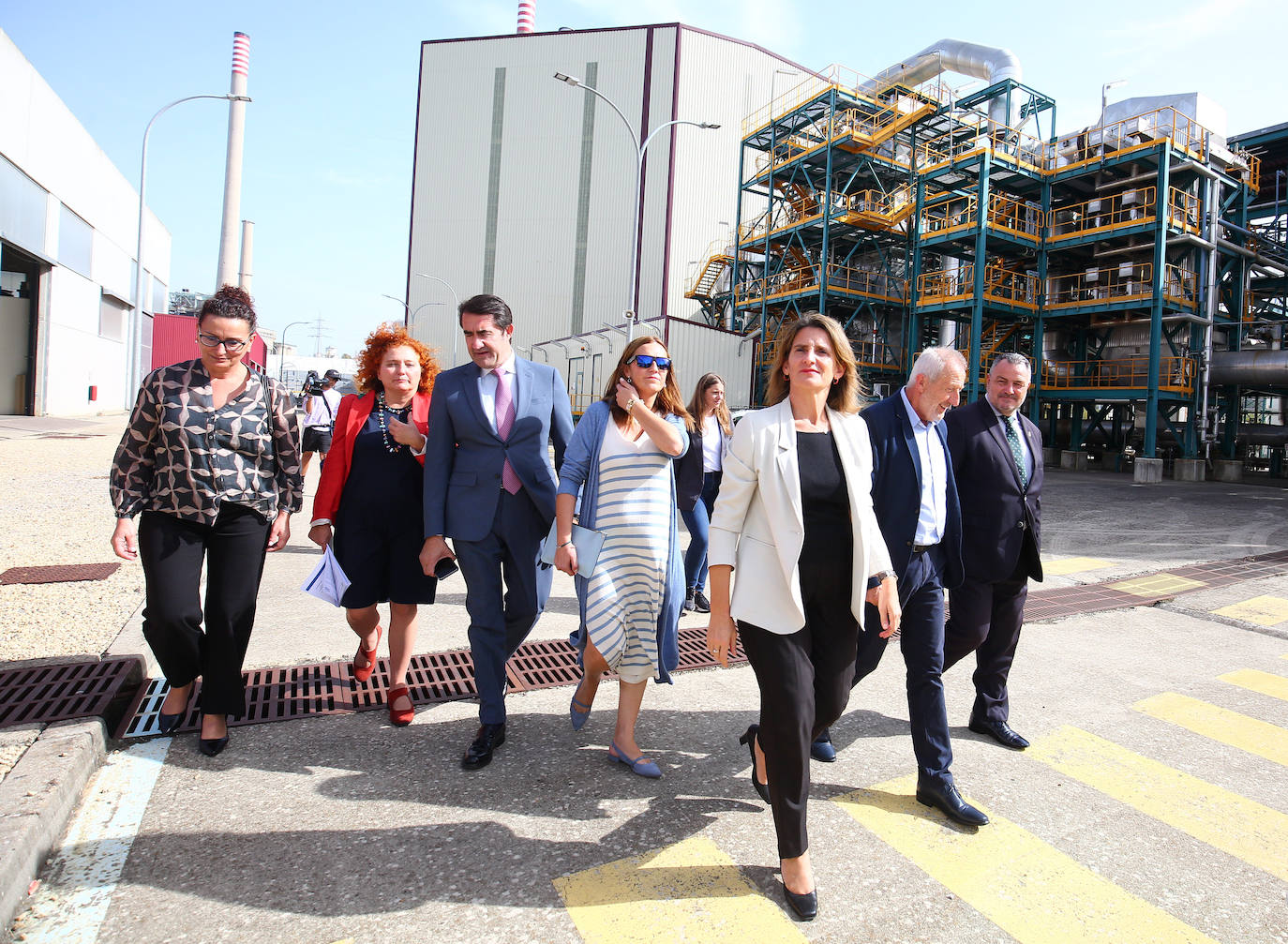 La vicepresidenta del Gobierno y ministra para la Transición Ecológica y el Reto Demográfico, Teresa Ribera, durante su visita las instalaciones de la Fundación Ciudad de la Energía, Ciuden, en Cubillos del Sil.