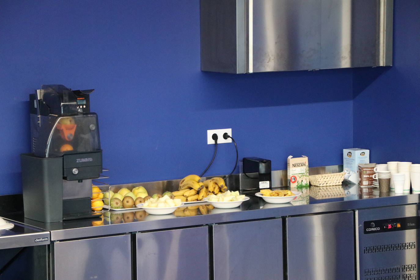 La entidad blanquiazul muestra las notables mejoras acometidas en El Toralín, que marcan el desarrollo futuro de su proyecto deportivo. La investión en los dos últimos años alcanza los cinco millones de euros. 