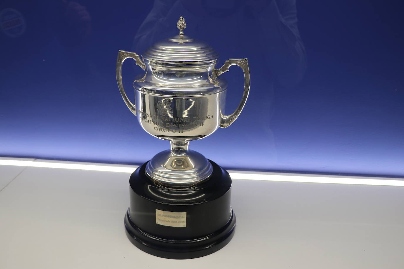 La entidad blanquiazul muestra las notables mejoras acometidas en El Toralín, que marcan el desarrollo futuro de su proyecto deportivo. La investión en los dos últimos años alcanza los cinco millones de euros. 