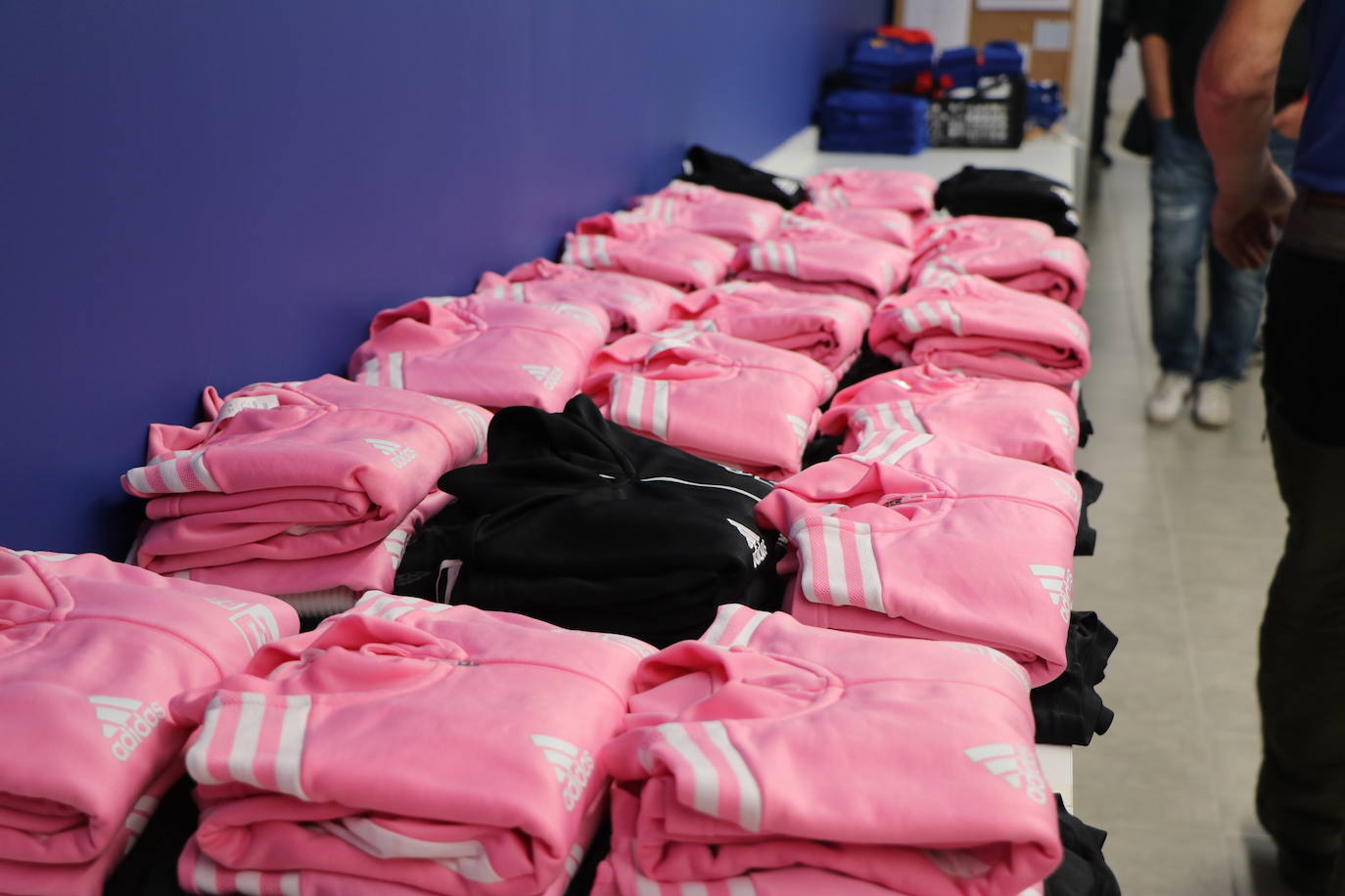 La entidad blanquiazul muestra las notables mejoras acometidas en El Toralín, que marcan el desarrollo futuro de su proyecto deportivo. La investión en los dos últimos años alcanza los cinco millones de euros. 