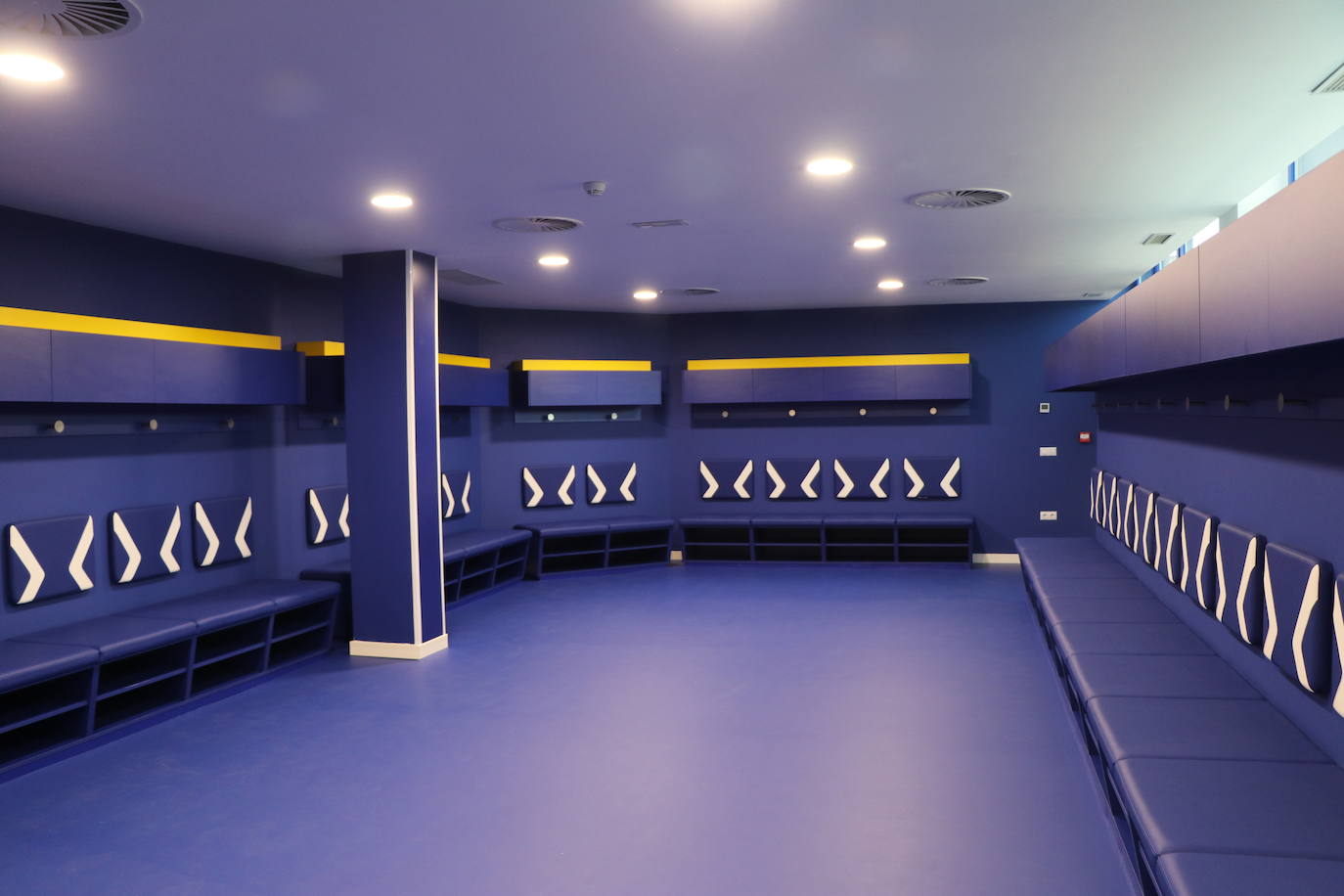 La entidad blanquiazul muestra las notables mejoras acometidas en El Toralín, que marcan el desarrollo futuro de su proyecto deportivo. La investión en los dos últimos años alcanza los cinco millones de euros. 