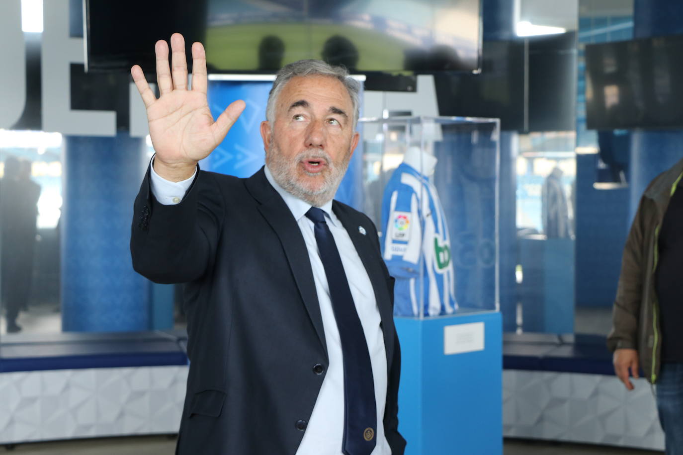 La entidad blanquiazul muestra las notables mejoras acometidas en El Toralín, que marcan el desarrollo futuro de su proyecto deportivo. La investión en los dos últimos años alcanza los cinco millones de euros. 