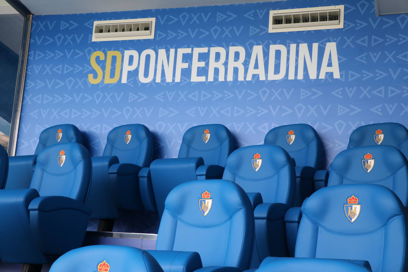 La entidad blanquiazul muestra las notables mejoras acometidas en El Toralín, que marcan el desarrollo futuro de su proyecto deportivo. La investión en los dos últimos años alcanza los cinco millones de euros. 