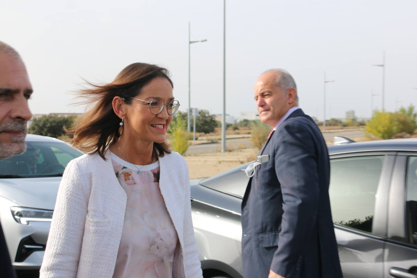 La ministra de Industria, Comercio y Turismo, Reyes Maroto, la delegada del Gobierno, Virginia Barcones, y el consejero de Medio Ambiente, Juan Carlos Suárez-Quiñones, visitan la planta siderúrgica del grupo NSR en la localidad leonesa de Villadangos del Páramo. Antes, la delegación visitará ha visitado los trabajos llevados a cabo para la nueva línea férrea que llegará a pie de fábrica hasta Villadangos. 
