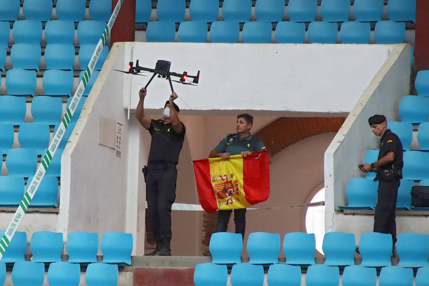 Demostración de procedimientos de actuación de la Guardia Civil en la Plaza de Toros de León