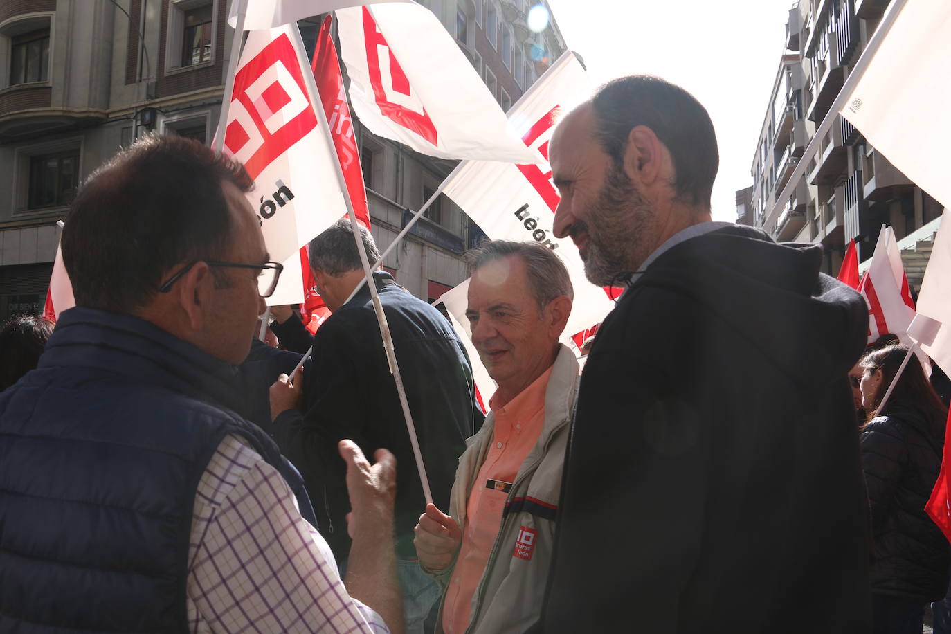 Concentración por la subida salarial en el Día del Trabajo Decente en León. 