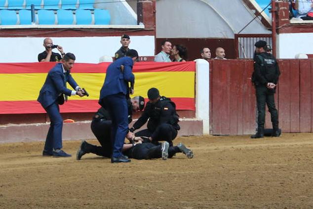 Demostración de procedimientos de actuación de la Guardia Civil en la Plaza de Toros de León