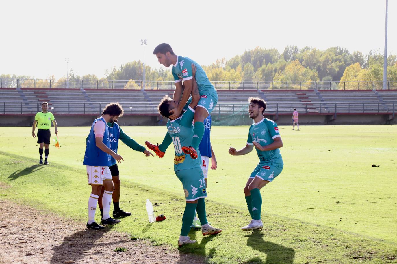 El Atlético Astorga se lleva con gran superioridad el duelo provincial ante el Júpiter (1-5)