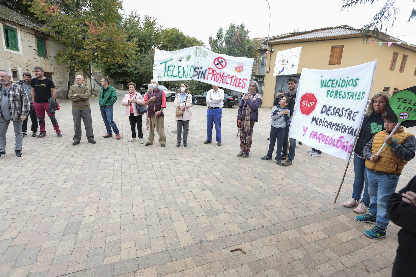 Concentración en Filiel (León) convocada por la Revuelta de la España Vaciada, para reclamar otro modelo de gestión forestal y evitar los incendios.