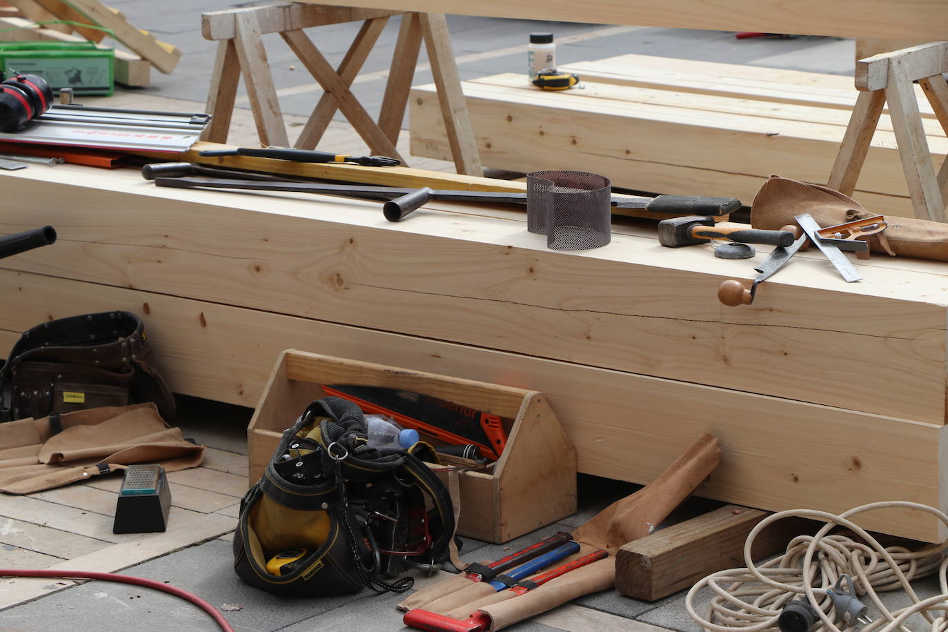 Demostración de oficios artesanos tradicionales a cargo de la Société Compagnonnique Fidèl Aux Devoirs De Tour De France. 