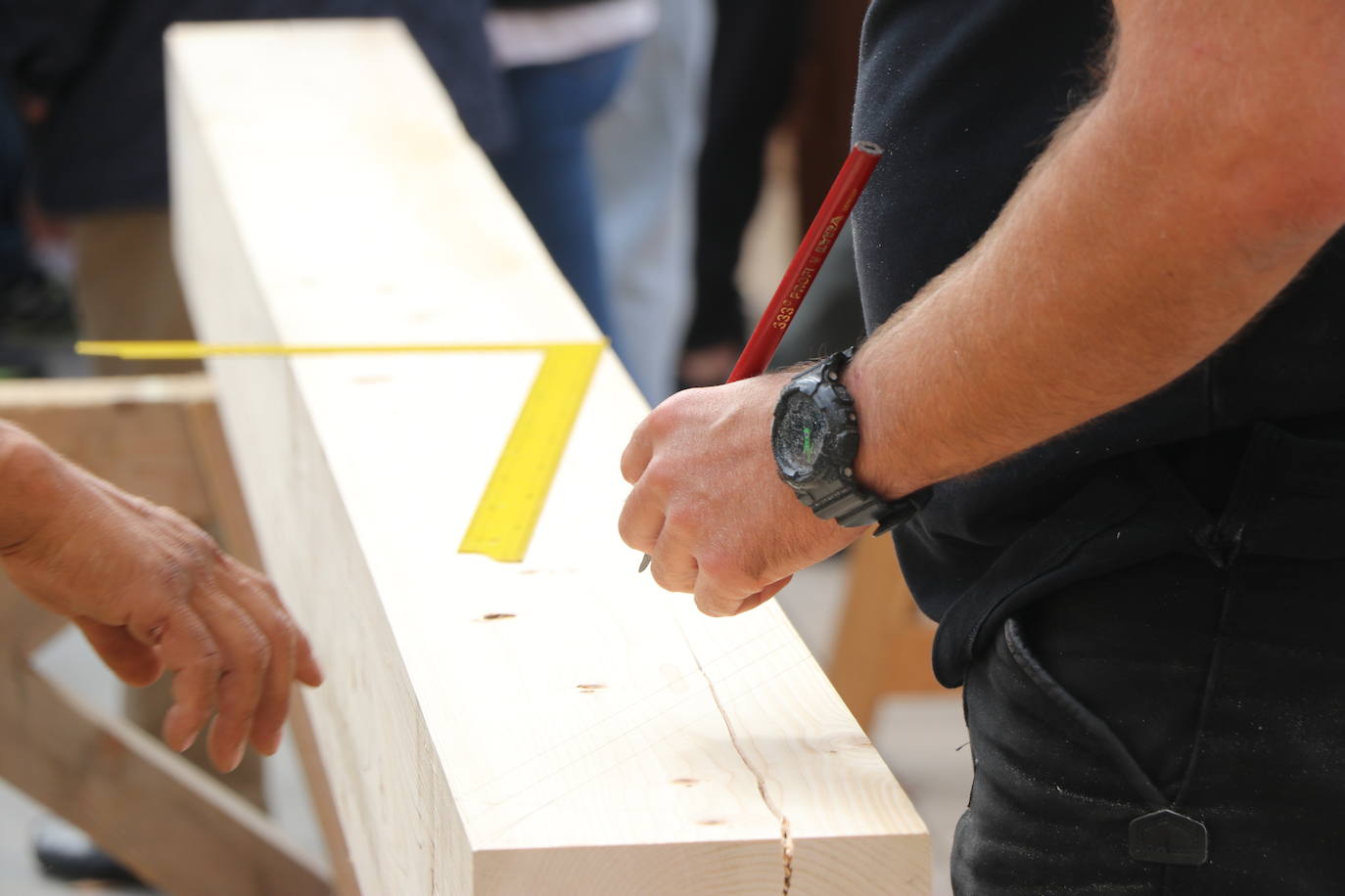Demostración de oficios artesanos tradicionales a cargo de la Société Compagnonnique Fidèl Aux Devoirs De Tour De France. 