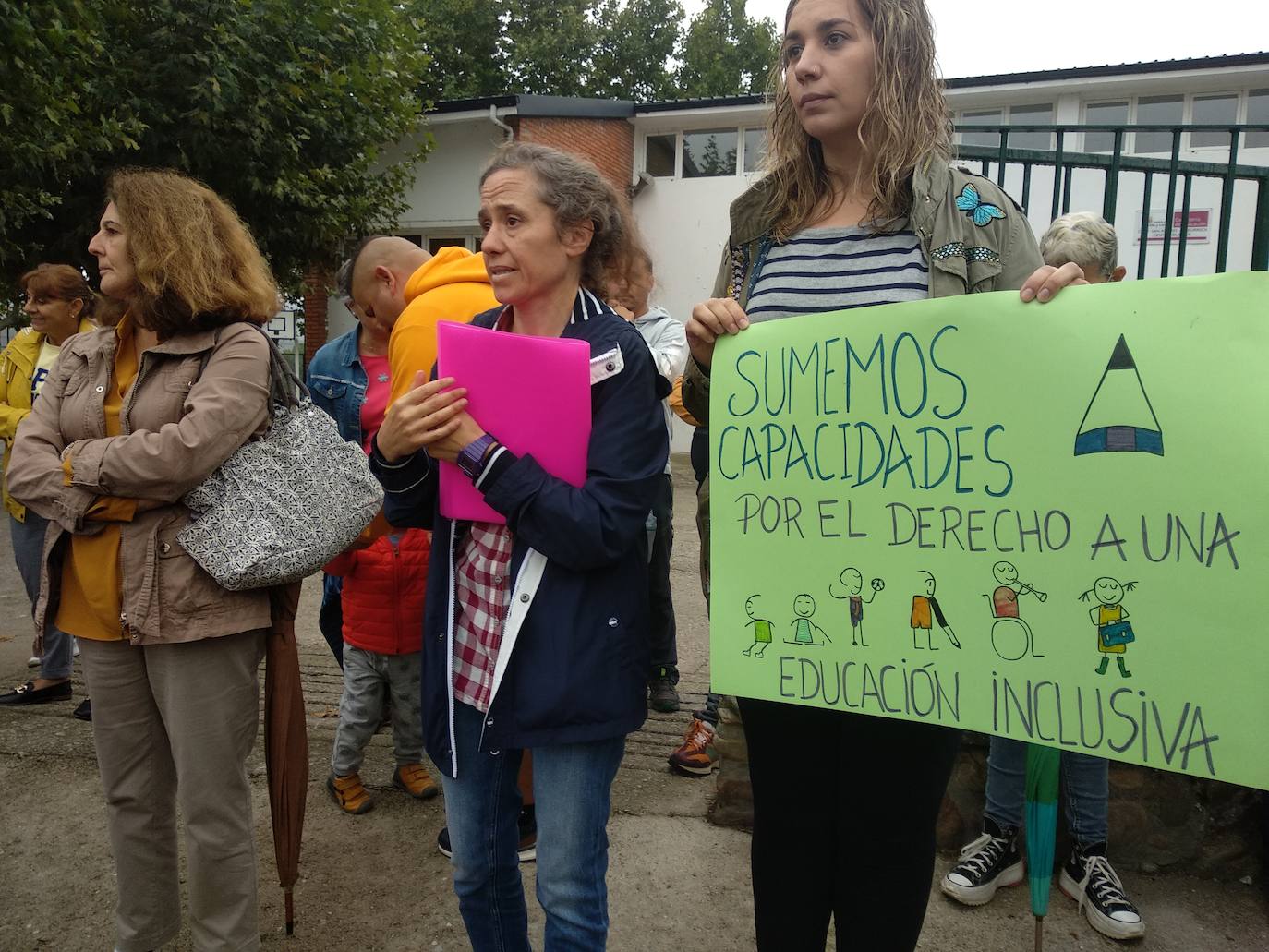 Protesta de la Ampa del CEIP San Andrés de La Borreca en Ponferrada.