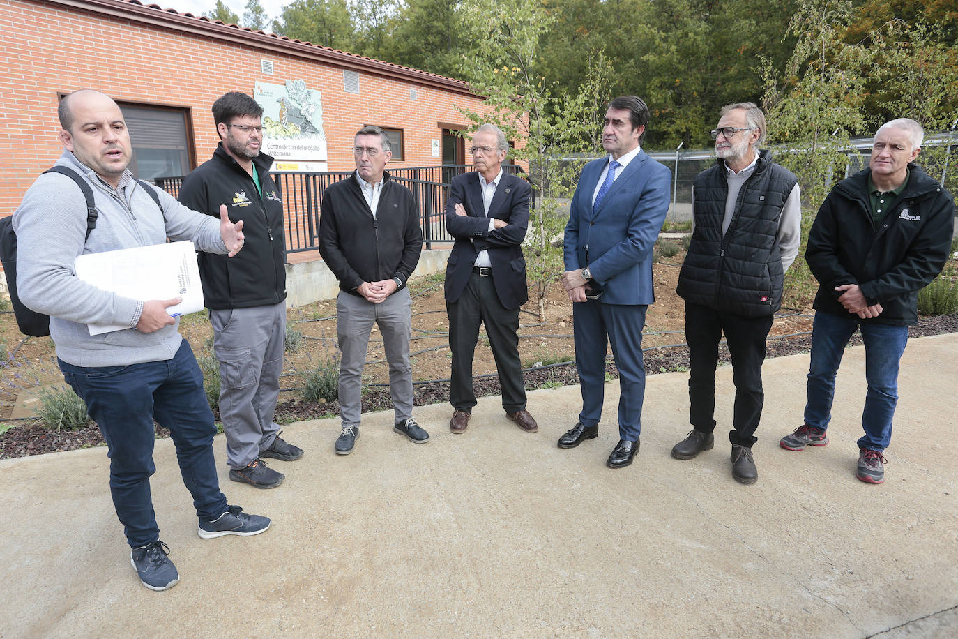 El consejero de Medio Ambiente, Vivienda y Ordenación del Territorio, Juan Carlos Suárez-Quiñones, visita el Centro de Cría del Urogallo de Valsemana.
