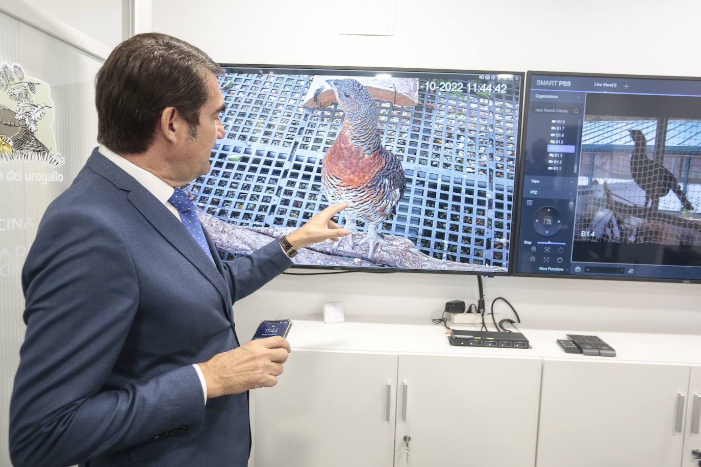 El consejero de Medio Ambiente, Vivienda y Ordenación del Territorio, Juan Carlos Suárez-Quiñones, visita el Centro de Cría del Urogallo de Valsemana.