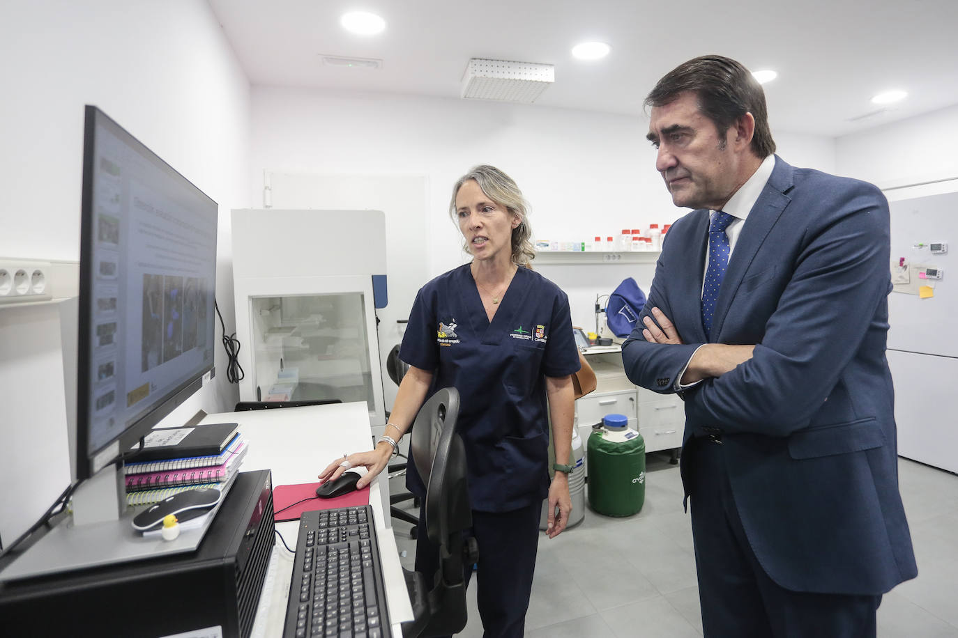 El consejero de Medio Ambiente, Vivienda y Ordenación del Territorio, Juan Carlos Suárez-Quiñones, visita el Centro de Cría del Urogallo de Valsemana.