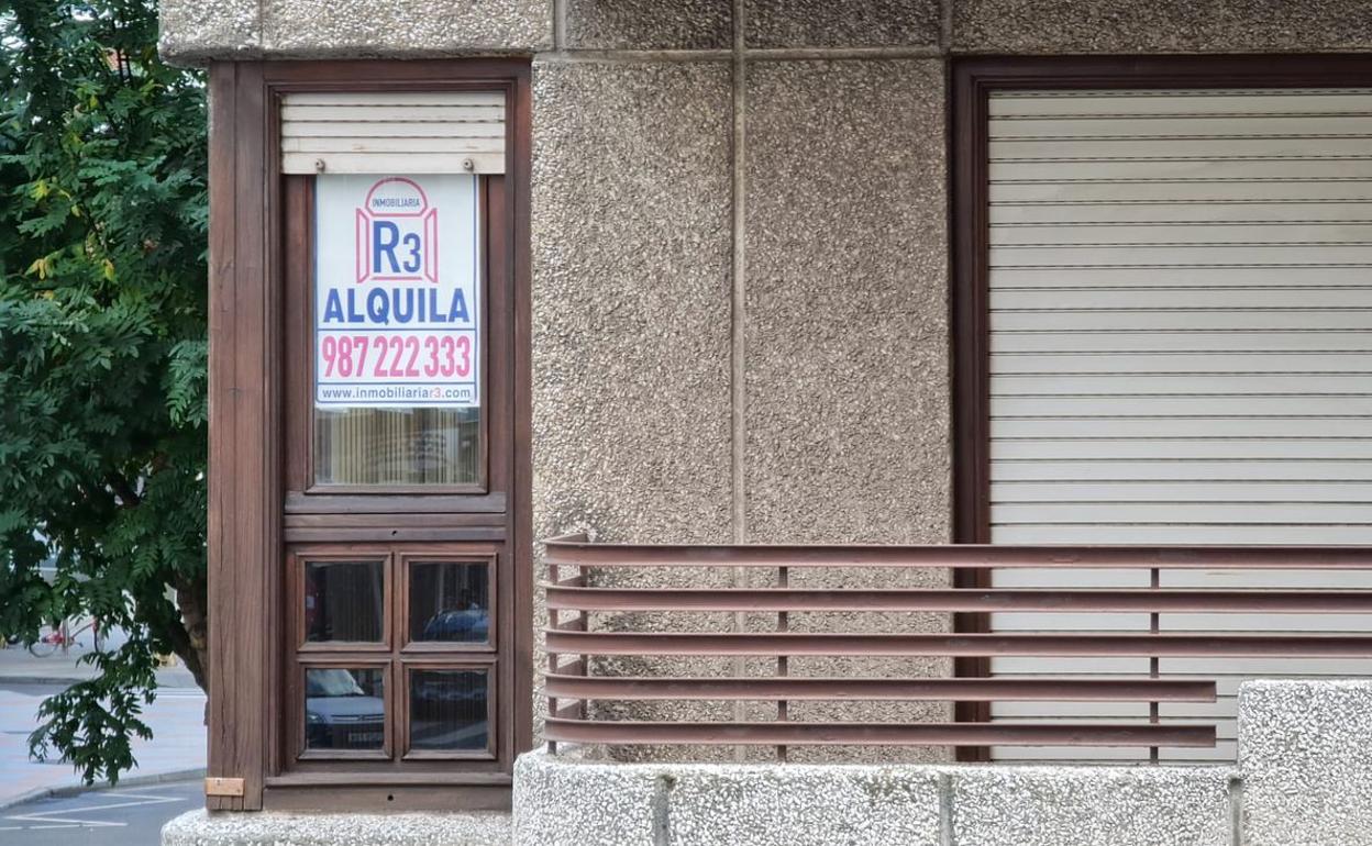 El precio de los alquileres sigue a la baja en la provincia, con una caída por encima del 8% en el dato interanual. En la imagen, una vivienda en alquiler en León capital. 