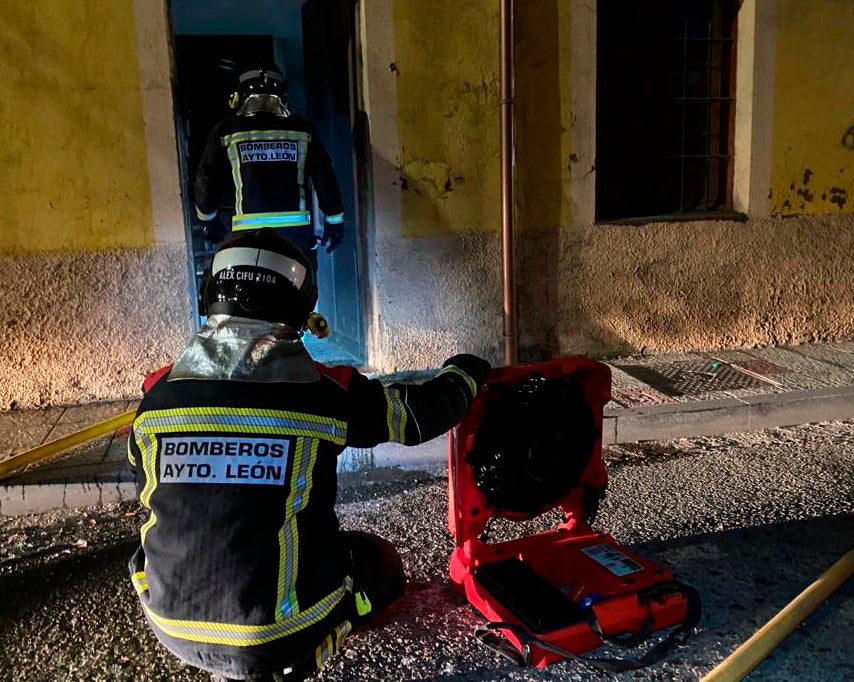 Fotos: Incendio en una vivienda del centro de León