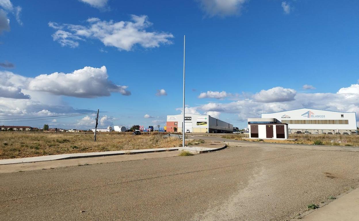 Desde el Consistorio se destaca que esta no será la última actuación que se realizará este año en el polígono industrial El Tesoro.