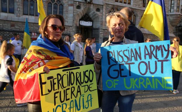 Manifestación y protesta de los ucranianos en León por los últimos actos violentos de Rusia en su país.