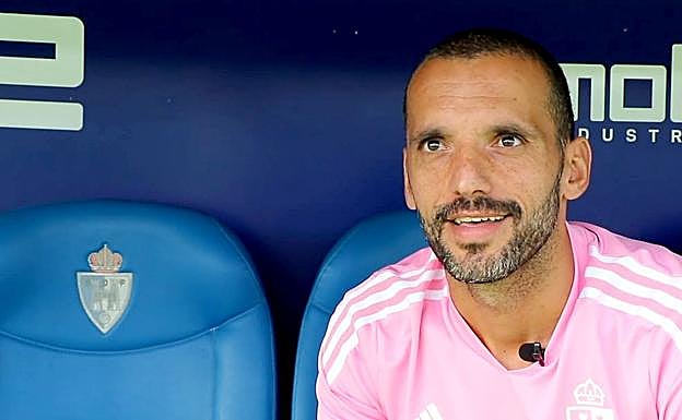 Yuri, jugador de la Deportiva, durante la entrevista con leonoticias.