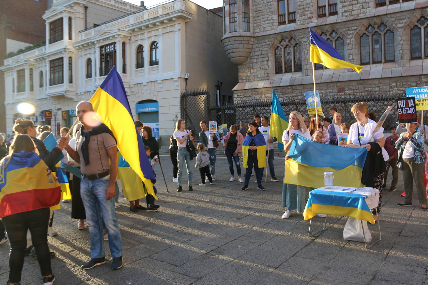 Fotos: Concentración en favor de Ucrania y contra Rusia