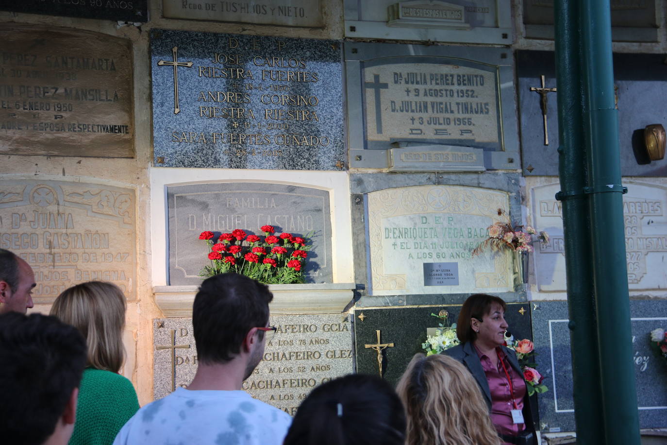 Fotos: El Cementerio de León revive en la noche