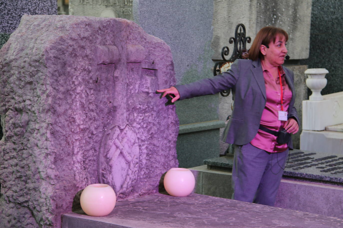 Fotos: El Cementerio de León revive en la noche