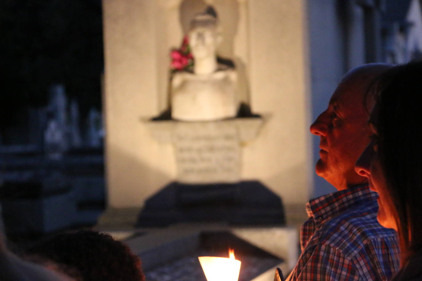 Fotos: El Cementerio de León revive en la noche