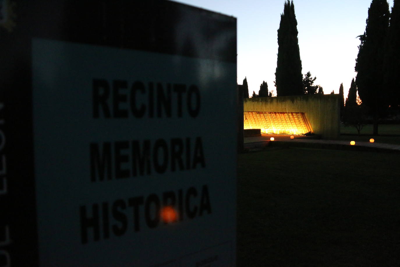 Fotos: El Cementerio de León revive en la noche