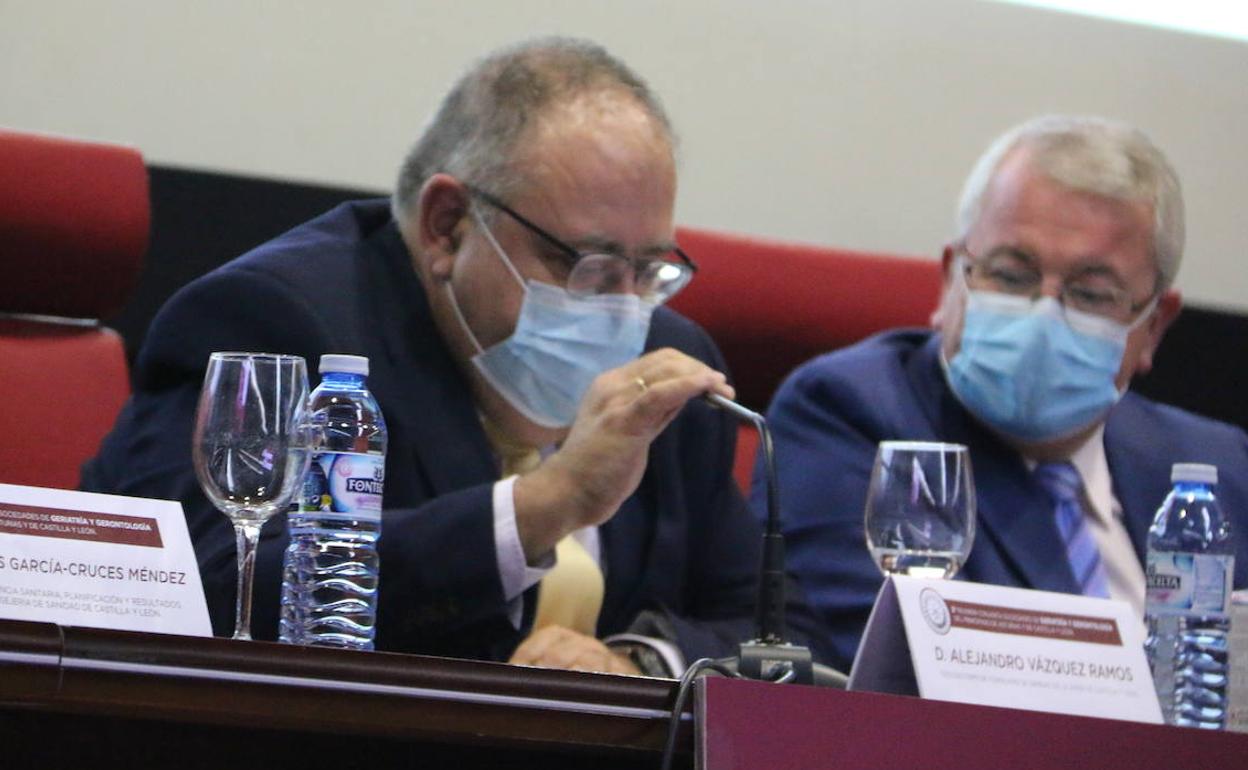 El consejero de Sanidad, Alejandro Vázquez, acude a un acto en el Hospital de León.