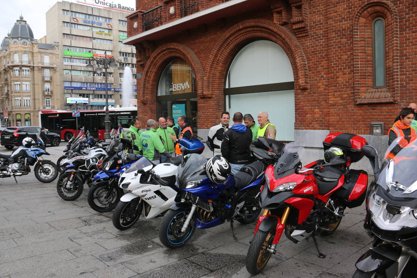 Marcha solidaria de Moteros Solidarios en favor de la Hermandad de Donantes de Sangre de León.