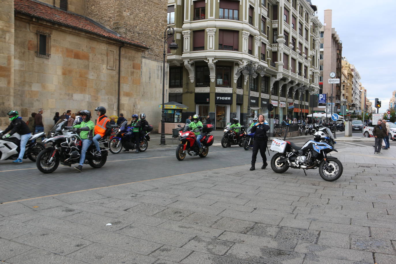 Marcha solidaria de Moteros Solidarios en favor de la Hermandad de Donantes de Sangre de León.