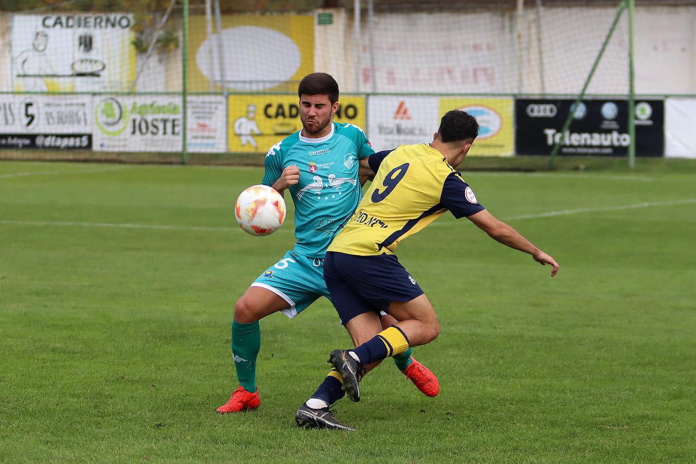 Encuentro entre el Atlético Astorga y La Virgen del Camino.