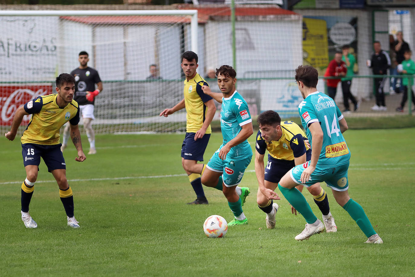 Encuentro entre el Atlético Astorga y La Virgen del Camino.