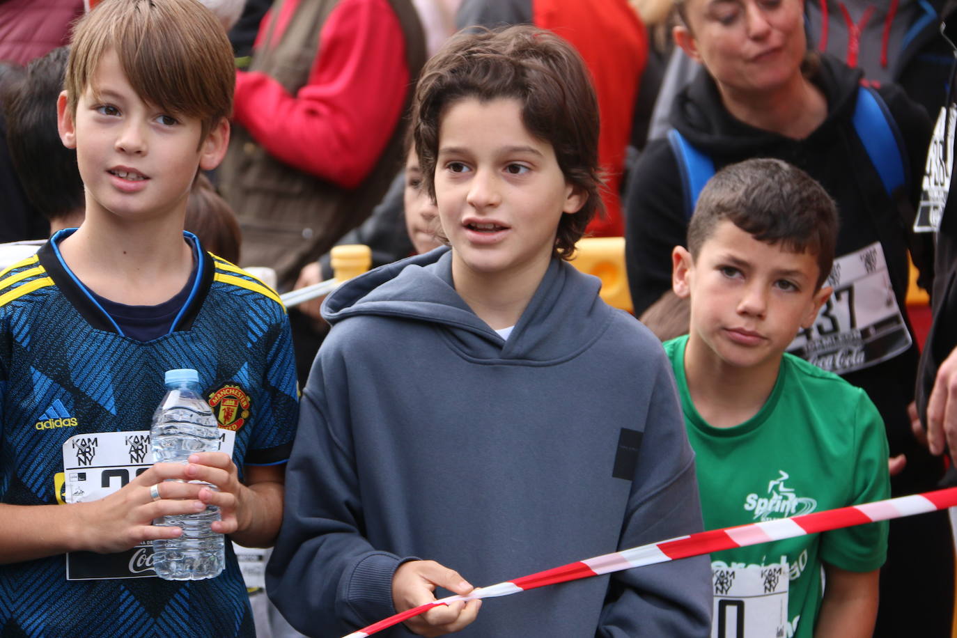 Centenares de personas se suman a la prueba no competitiva para disfrutar de una mañana de deporte.