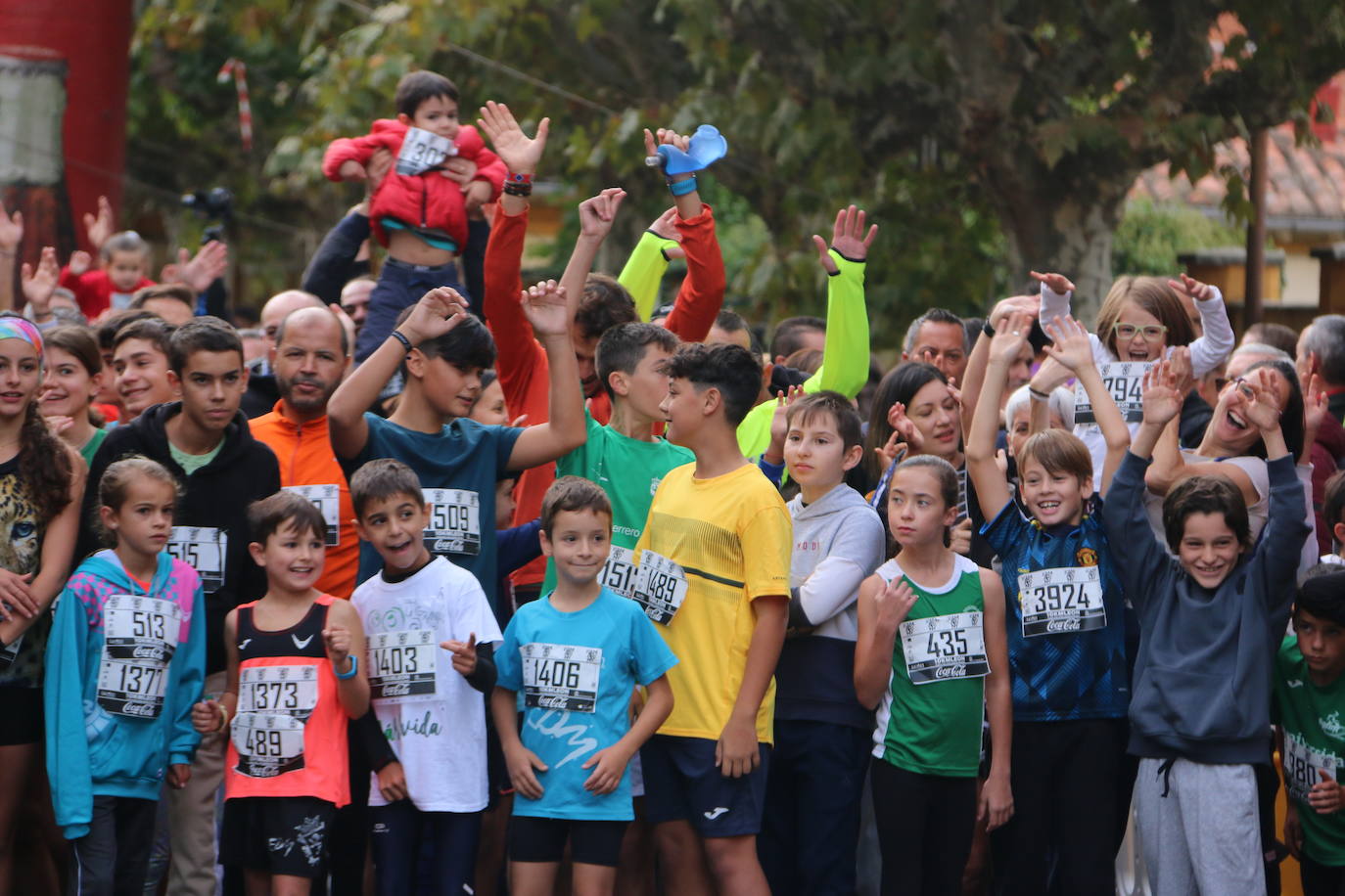 Centenares de personas se suman a la prueba no competitiva para disfrutar de una mañana de deporte.