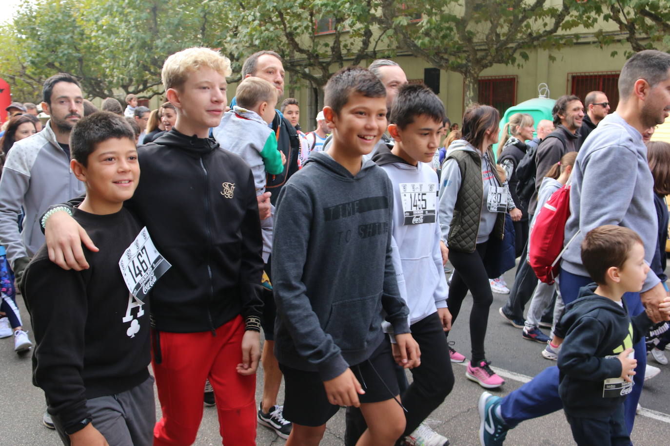 Centenares de personas se suman a la prueba no competitiva para disfrutar de una mañana de deporte.