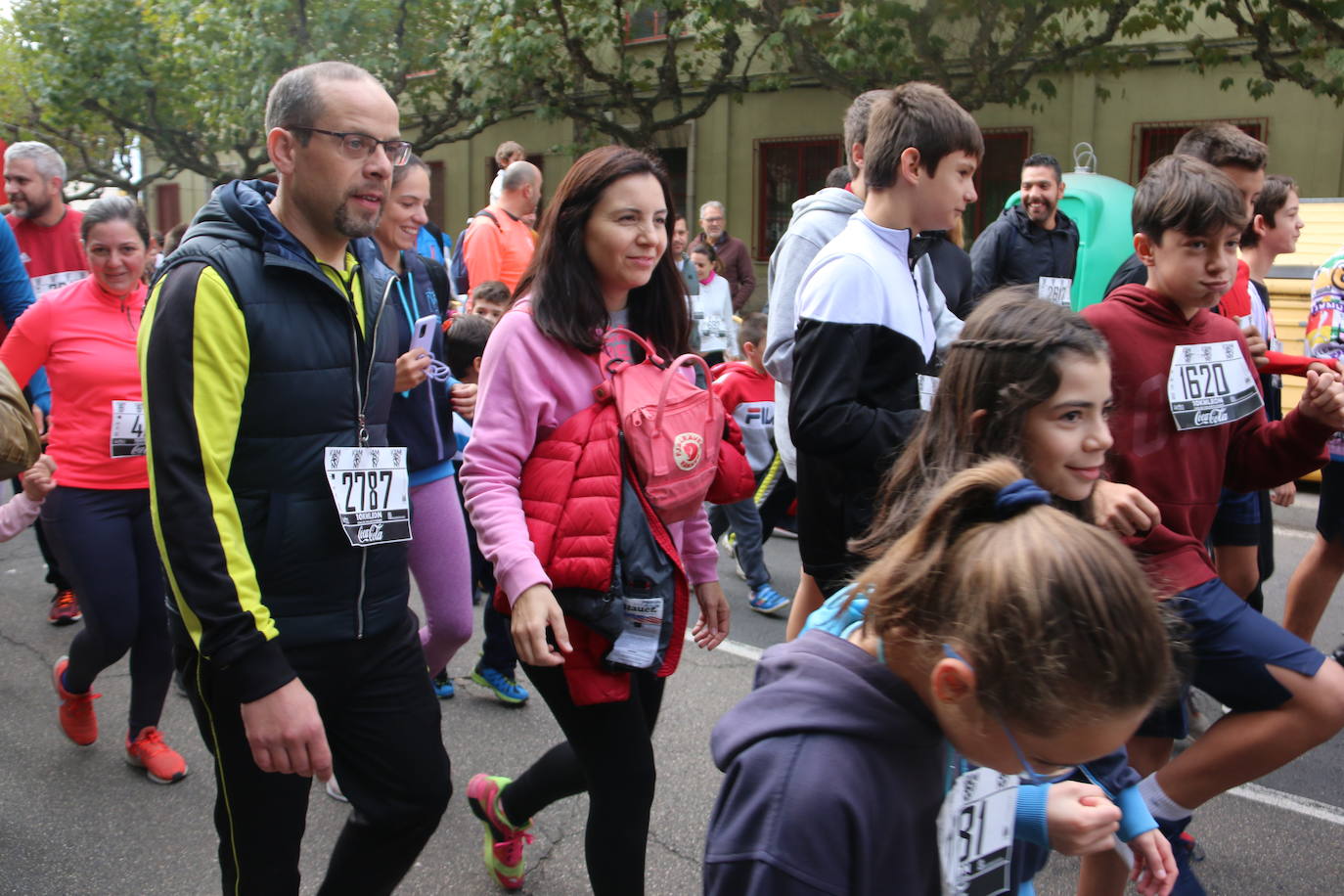 Centenares de personas se suman a la prueba no competitiva para disfrutar de una mañana de deporte.